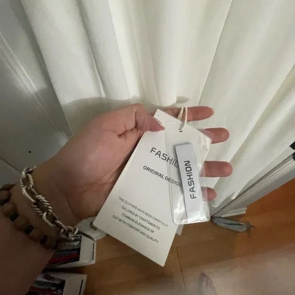 White flowy dress - Picture 6 of 6